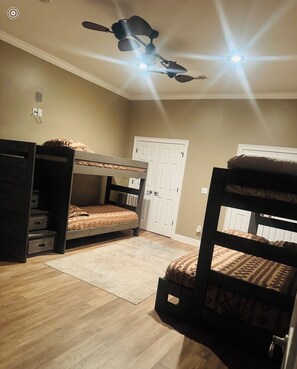 3 bedrooms, WiFi, bed sheets
