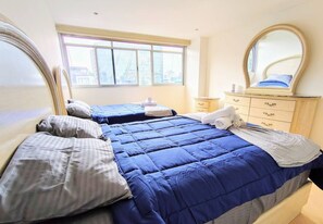 4 bedrooms, iron/ironing board, WiFi, bed sheets