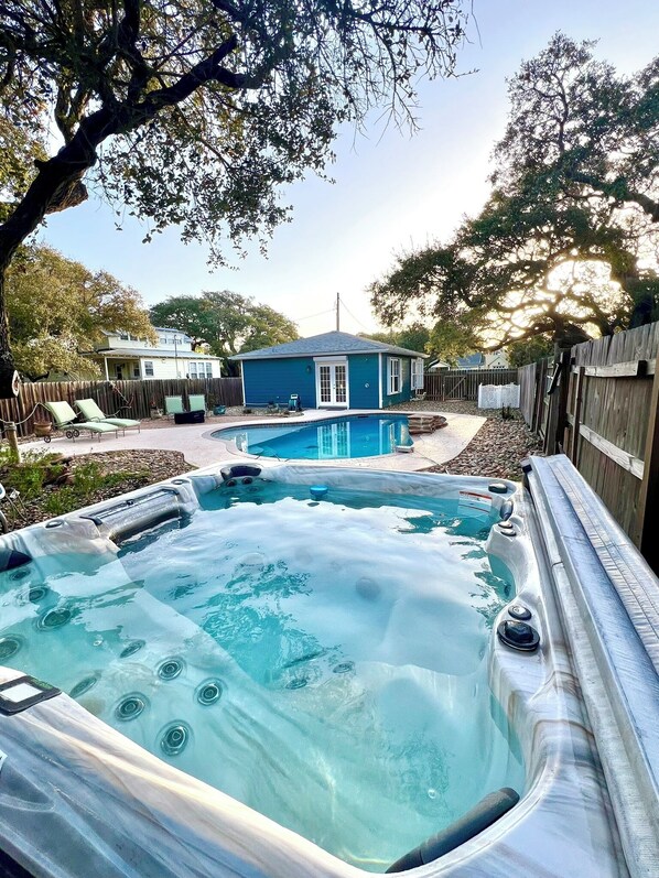 室外游泳池，恒温泳池