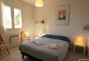 3 bedrooms, iron/ironing board, travel cot, WiFi