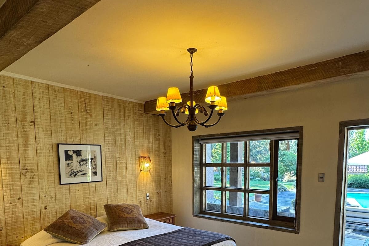 Habitación estándar con 1 cama doble o 2 individuales, vistas a la piscina | Ropa de cama