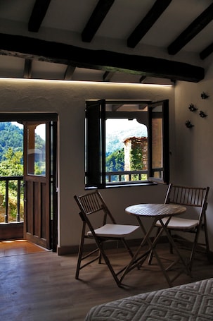 El Cuelebre | Terraço/pátio. La Posada de la Xana