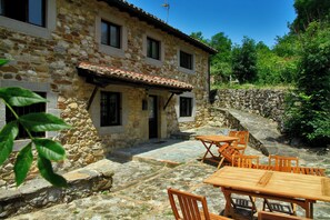 Front of property - La Posada de la Xana (Quiros)