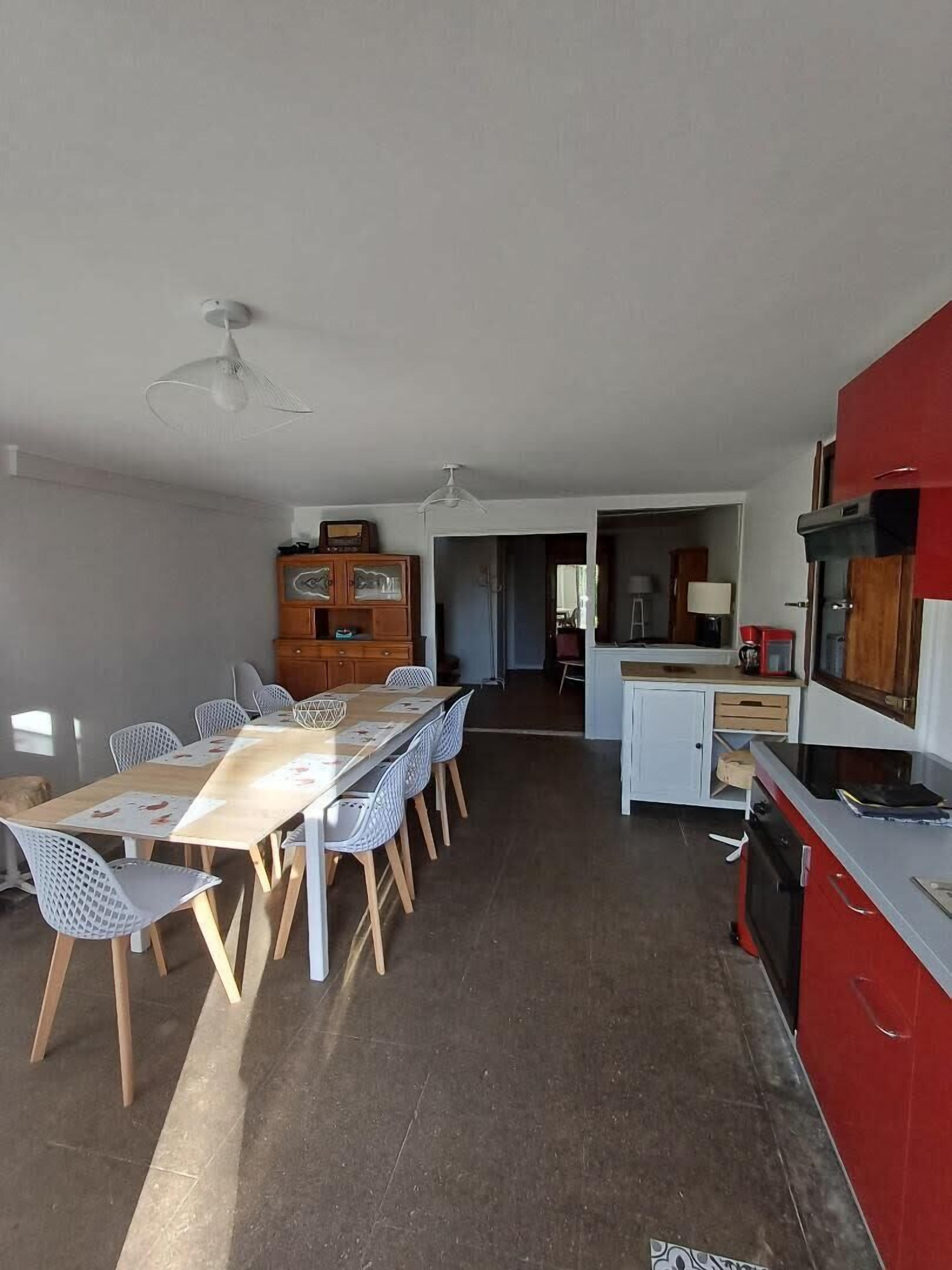 Réfrigérateur, micro-ondes, four, cafetière/bouilloire