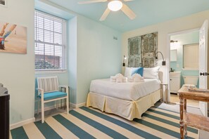 6 bedrooms, desk, iron/ironing board, free WiFi