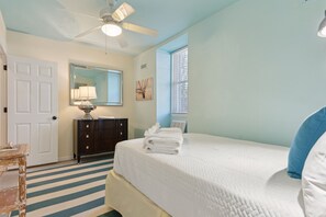 6 bedrooms, desk, iron/ironing board, free WiFi