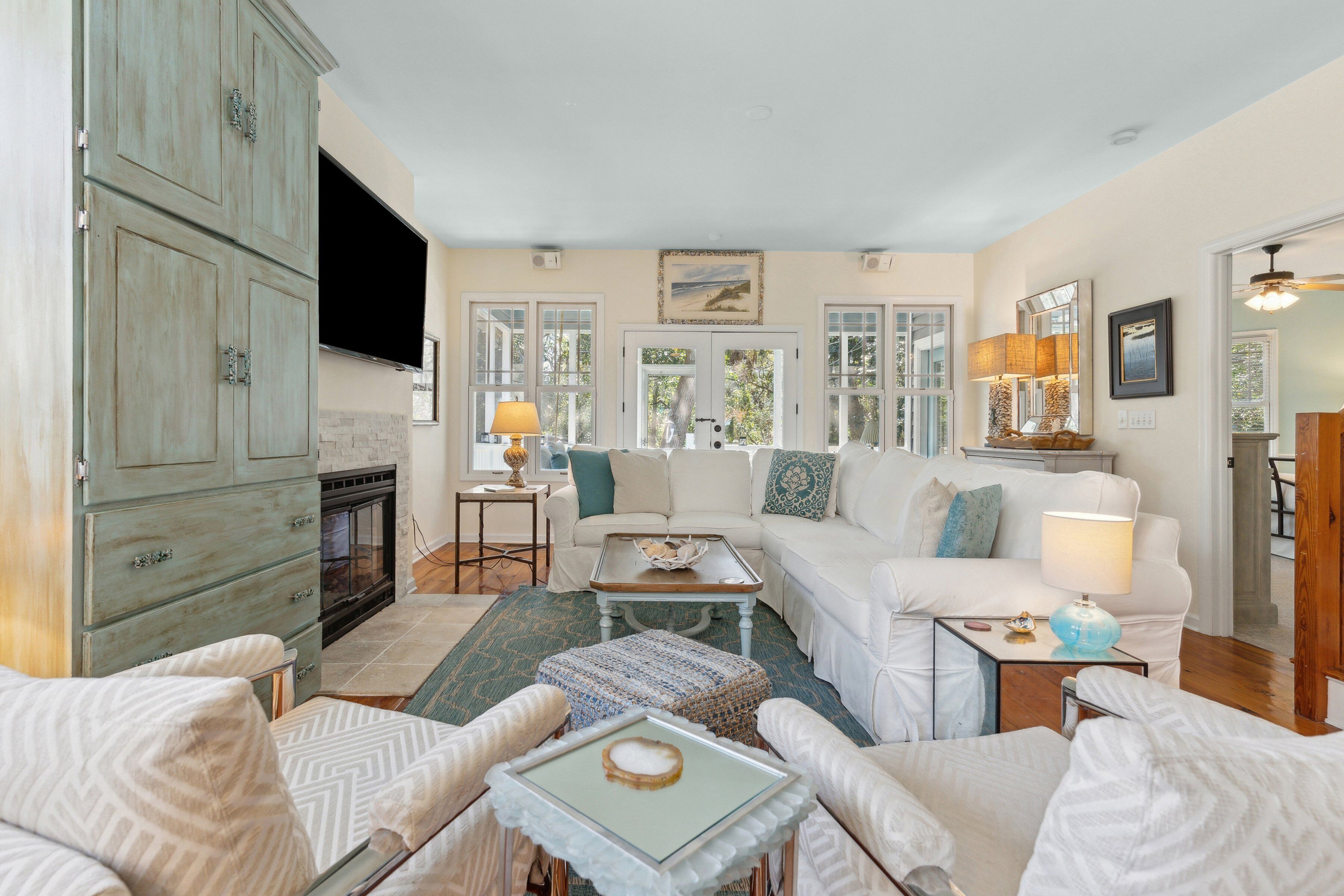 $250 Free Beach Gear Credit - Luxury, Hot Tub, 3 Min. Walk To Beach - Shell Cottage - Folly Beach, SC