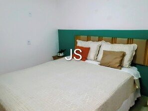 4 slaapkamers, een strijkplank/strijkijzer, gratis wifi, beddengoed