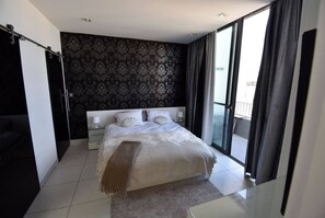 2 bedrooms, iron/ironing board, travel crib, internet
