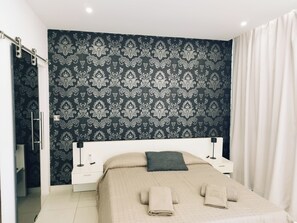 2 bedrooms, iron/ironing board, travel cot, Internet