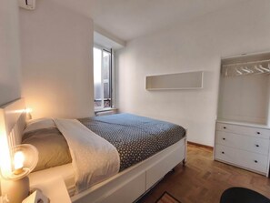 1 chambre, fer et planche à repasser, lit parapluie, Wi-Fi gratuit