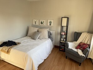 3 bedrooms, iron/ironing board, WiFi, bed sheets