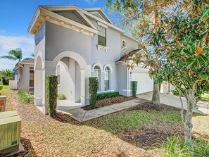 5 bedrooms - Elegant 5BR Home w Private Pool Spa Near Disney (Davenport)