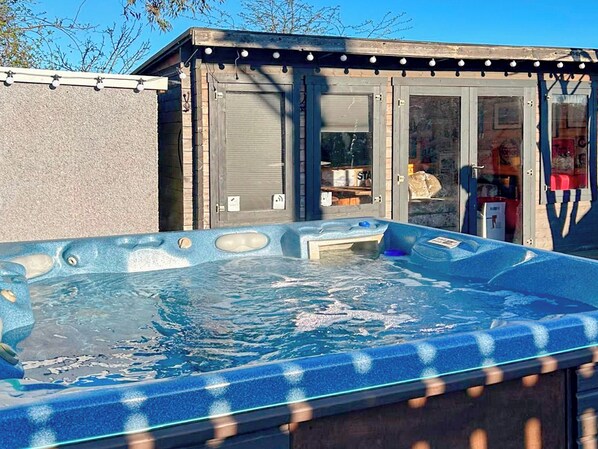 Bañera de hidromasaje exterior