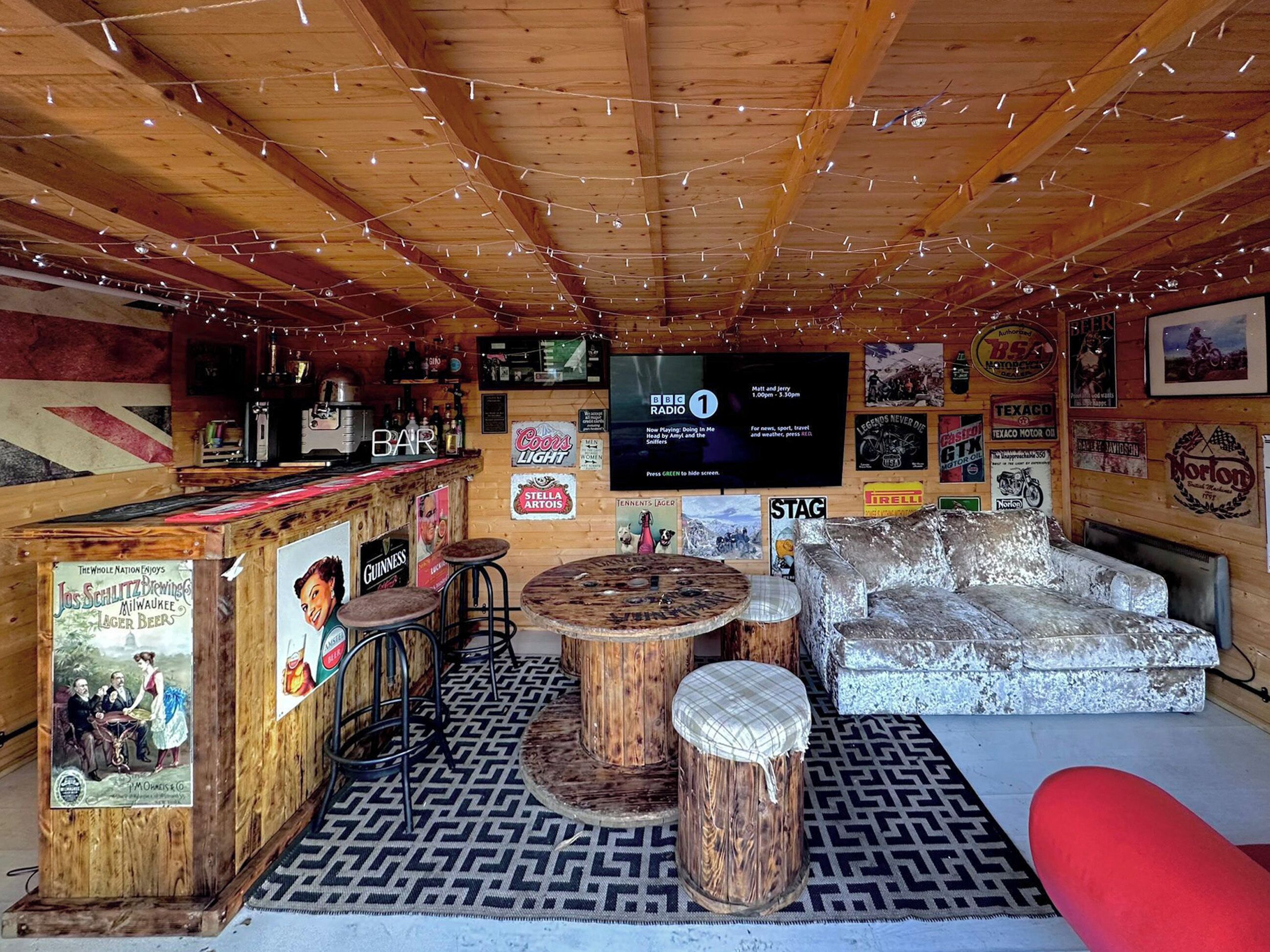 Bar (in der Unterkunft)