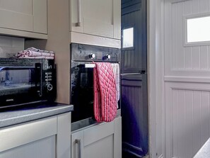 Dishwasher - Follonsby Foal Cottage (East Boldon, near Newcastle)