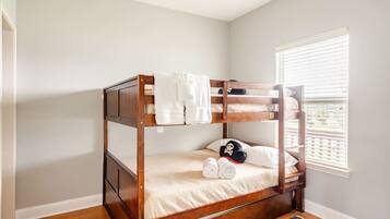 3 habitaciones, cuna de viaje, wifi y ropa de cama