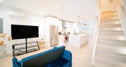 Stylish 4BR/4BA Haven | Rooftop Deck & Private Parking!