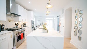 Fridge, microwave, oven, stovetop - Stylish 4BR Home Near Columbia Heights & Rooftop (Washington DC)