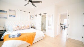 4 bedrooms, desk, iron/ironing board, travel crib - Stylish 4BR Home Near Columbia Heights & Rooftop (Washington DC)