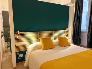 1 bedroom, iron/ironing board, WiFi, bed sheets - "Suite Crescenzio in Laterano" 15 minutes from the Colosseum. (Roma)