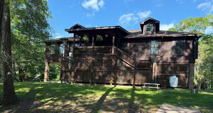 Edisto River Waterfront Cabin in Saint George