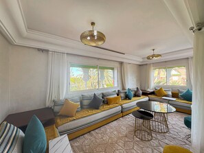Living area - Luxurious Duplex in a Peaceful Resort (Marrakech)