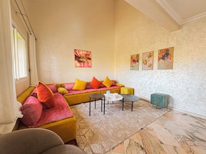 Living area - Luxurious Duplex in a Peaceful Resort (Marrakech)