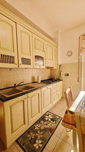 Comfortable seaside apartment, spacious and sweet atmosphere near Rome.