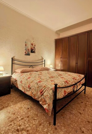 2 bedrooms, iron/ironing board, travel crib, free WiFi