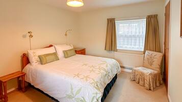 3 bedrooms, travel cot, free WiFi, bed sheets