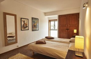 3 quartos, Wi-Fi de cortesia, roupa de cama