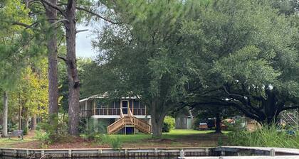 Waterfront with dock, less than 5 min to boat landing, gas, ABC and restaurant.