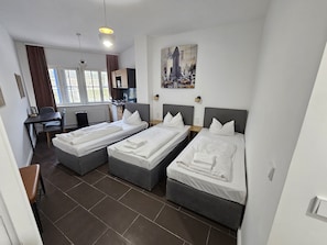 Studio, 3 Single Beds, Kitchen - Apartmenthotel Sleep INN (Geesthacht)