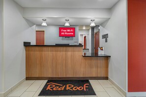 Reception - Red Roof Inn Charlestown (Charlestown)