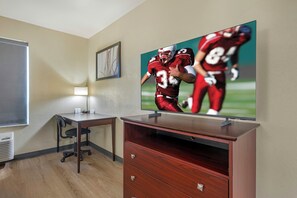 Desk, laptop workspace, blackout curtains, iron/ironing board - Red Roof Inn Charlestown (Charlestown)