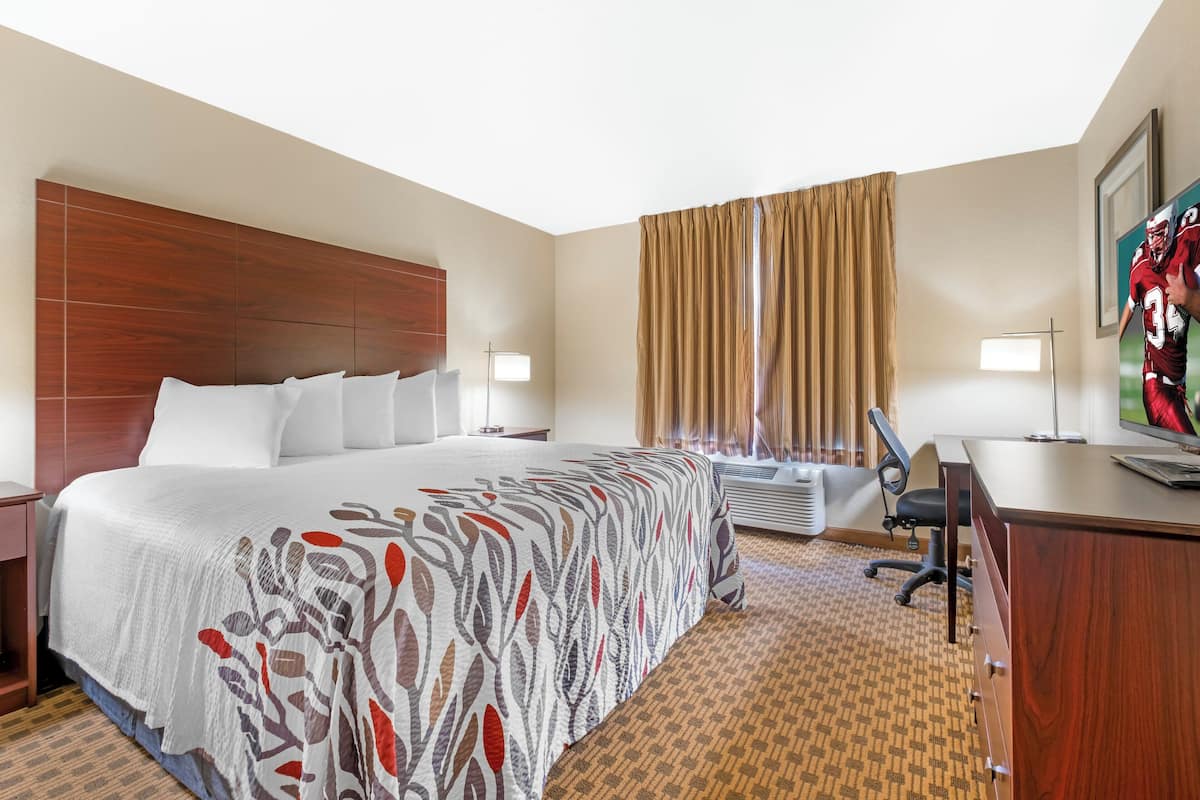 Deluxe Room, 1 Katil Raja (King), Non Smoking | Meja, ruang kerja komputer riba, langsir/tirai gelap terus