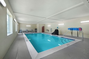 Indoor pool - Red Roof Inn Charlestown (Charlestown)