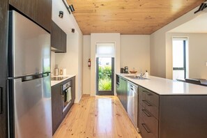 Frigorífic, microones, forn i placa de cuina 