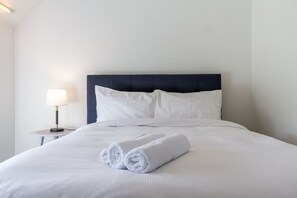 5 bedrooms, desk, iron/ironing board, free WiFi