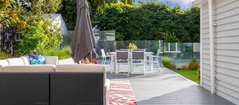 Grand 5 Bedroom Villa in Fendalton Heated Pool