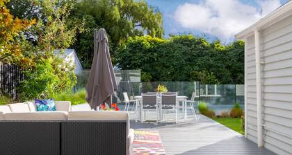 Grand 5 Bedroom Villa in Fendalton Heated Pool