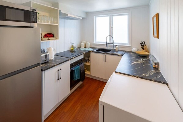 Fridge, microwave, oven, stovetop