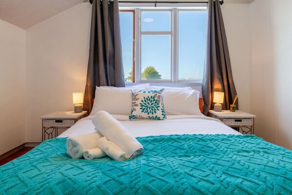 3 bedrooms, iron/ironing board, free WiFi, bed sheets