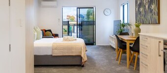 Modern Studio Retreat • Prime City Fringe Location