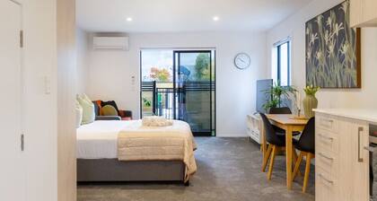 Modern Studio Retreat • Prime City Fringe Location