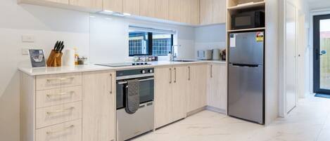 Refrigerador, microondas, horno, placa de cocina