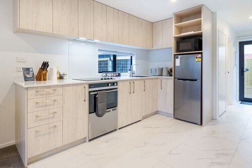 Modern Studio Retreat • Prime City Fringe Location