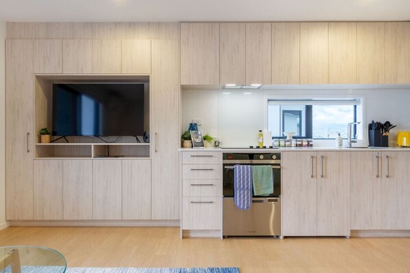 Refrigerador, microondas, horno, placa de cocina