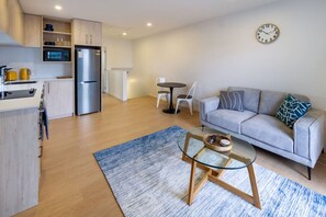 Smart TV - City Haven 1BR Near Ara Institute and CBD (Christchurch)